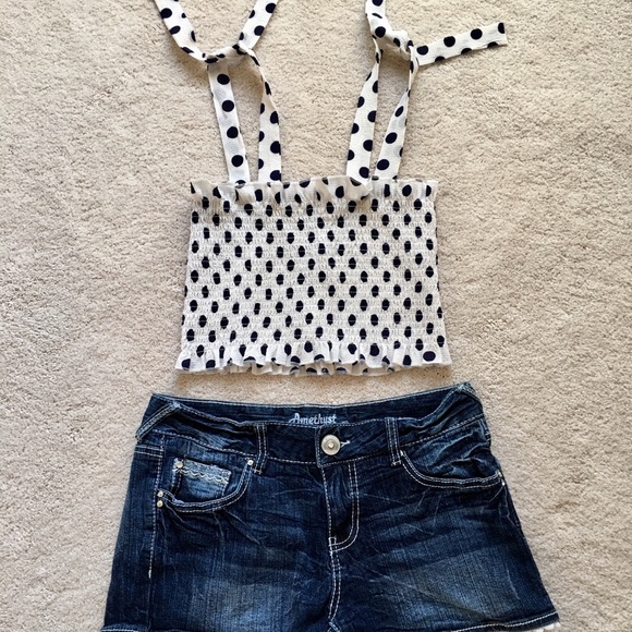 SIMPLEE Tops - 💙ADORABLE NAVY & WHITE POLKA DOT SMOCK CROP TOP💙